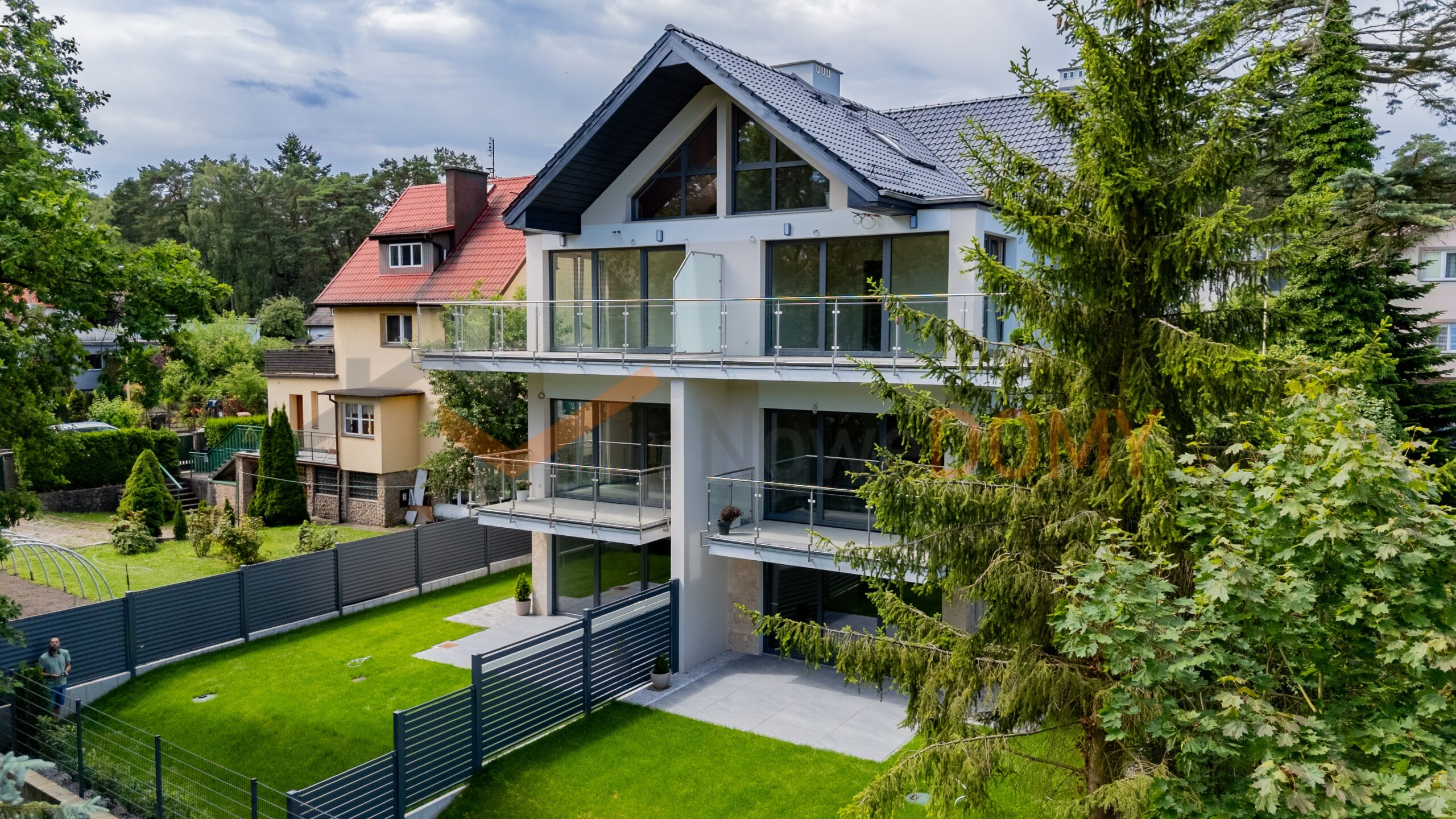 Nowoczesny dom 239 m2 przy Jeziorze Głębokim w wysokim standardzie